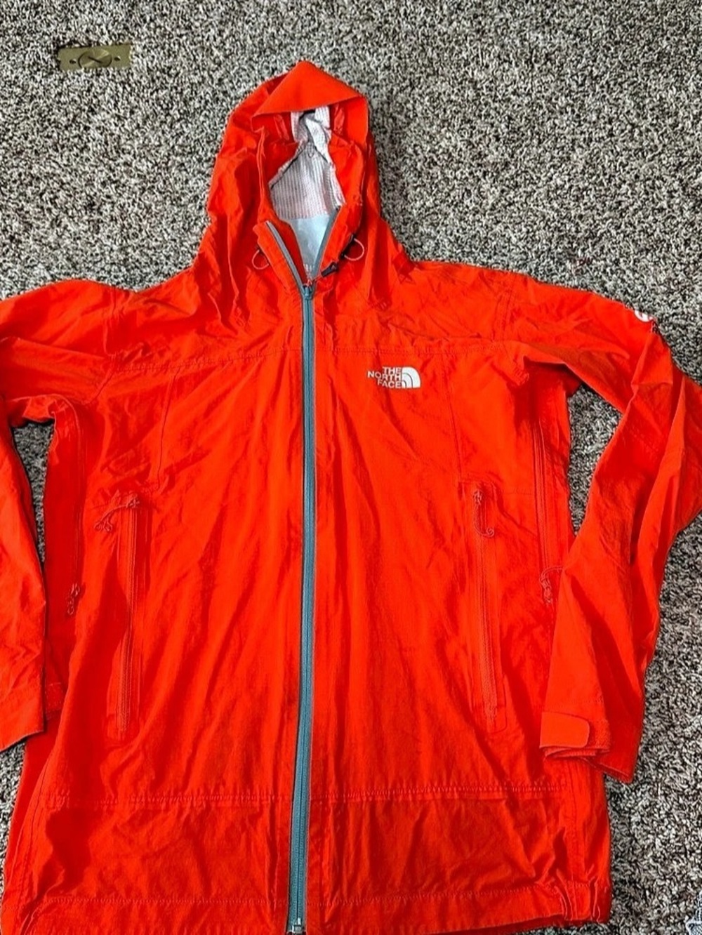 The North Face Summit Series HyVent 2.5L Men’s Size S Orange Windbreaker